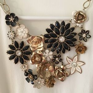 Metal Flower a Necklace